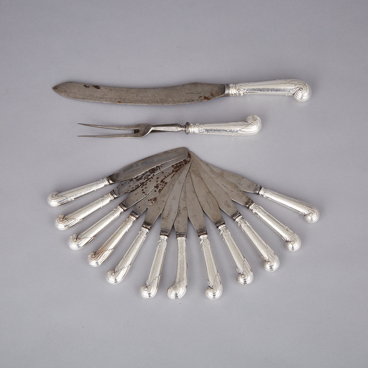 Twelve Edwardian Silver Pistol Handled Luncheon Knives and a Pair of Carvers, George Howson, Sheffield, 1906
