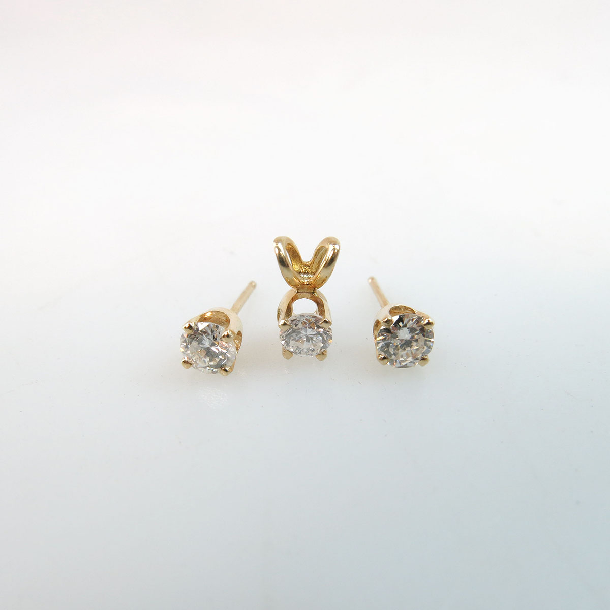 14k Yellow Gold Pendant And Pair Of Stud Earrings