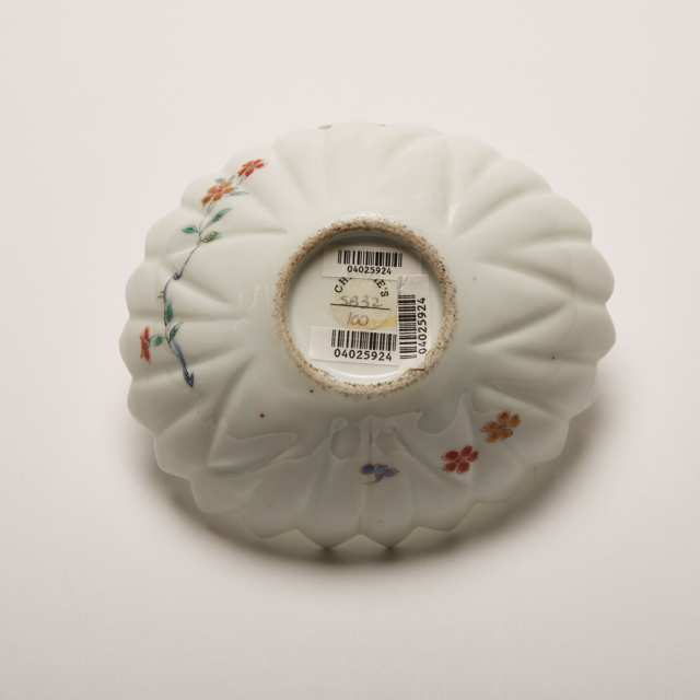 A Kakiemon Foliate Rimmed Porcelain Dish, 18th/19th Century