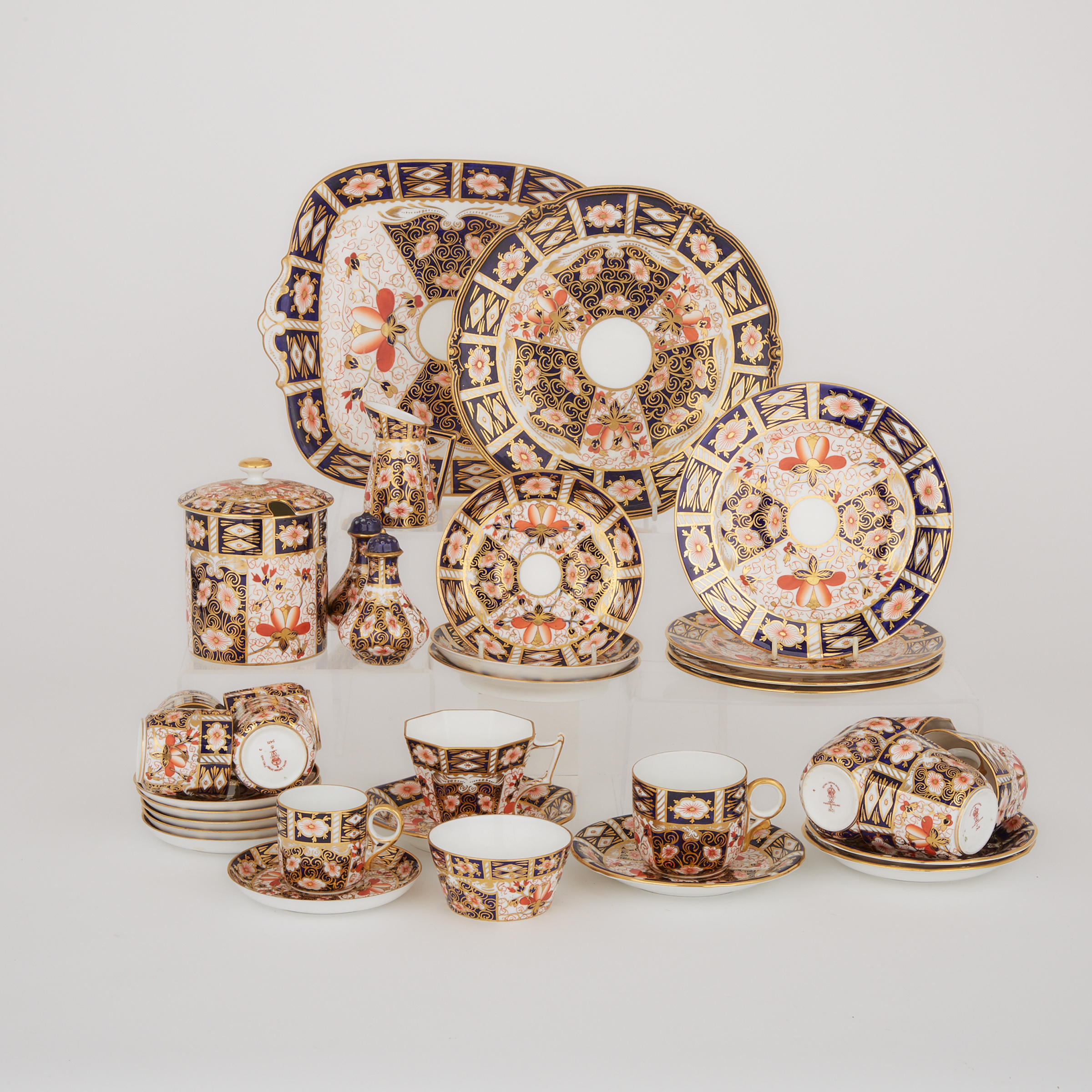Group of Royal Crown Derby ‘Imari’ (2451) Pattern Tablewares, 20th century 