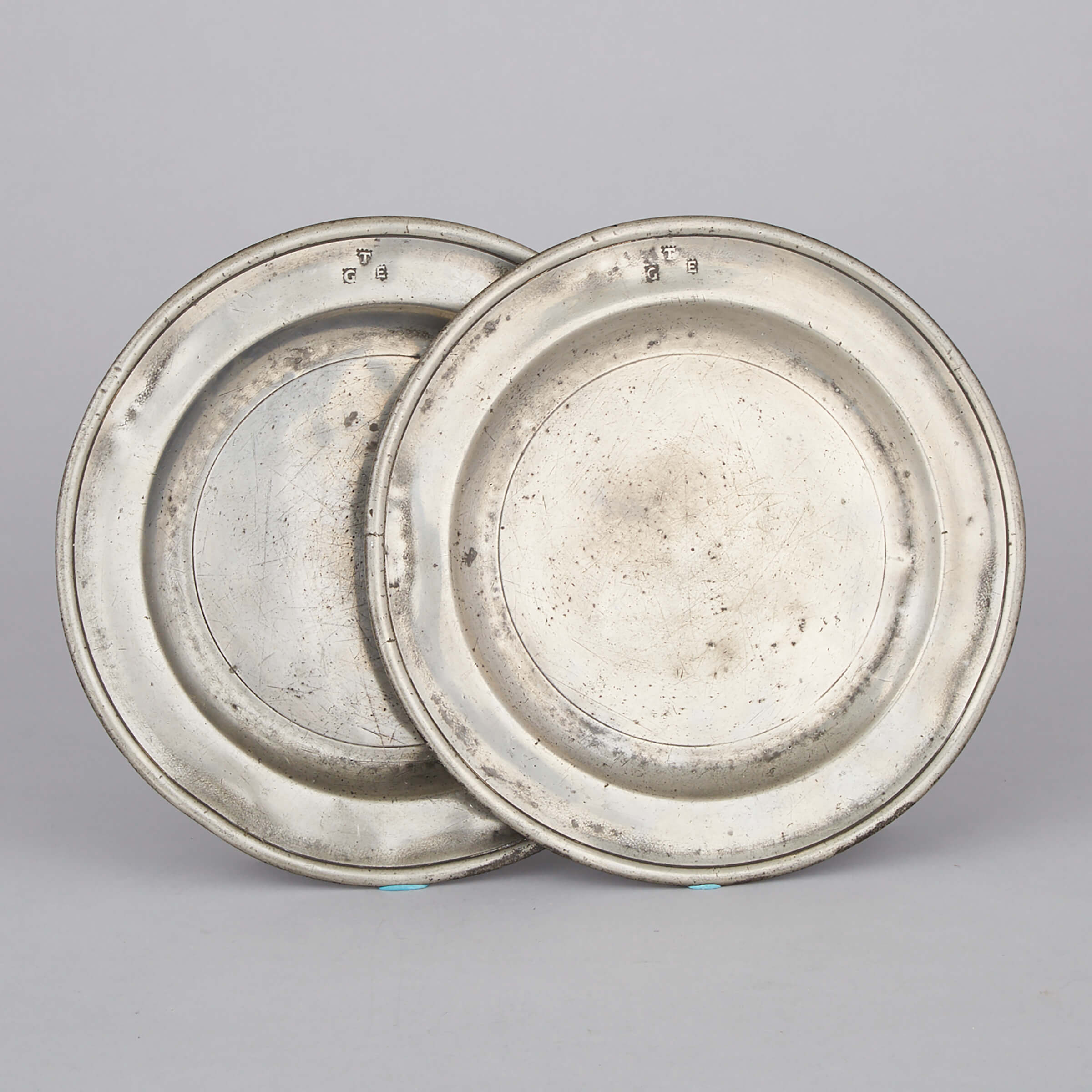 Pair of English Pewter Single Reed Plates, Thomas Carter, London, c.1700