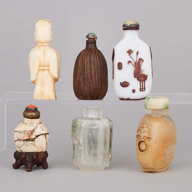 A Group of Five Snuff Bottles, 19th/20th Century