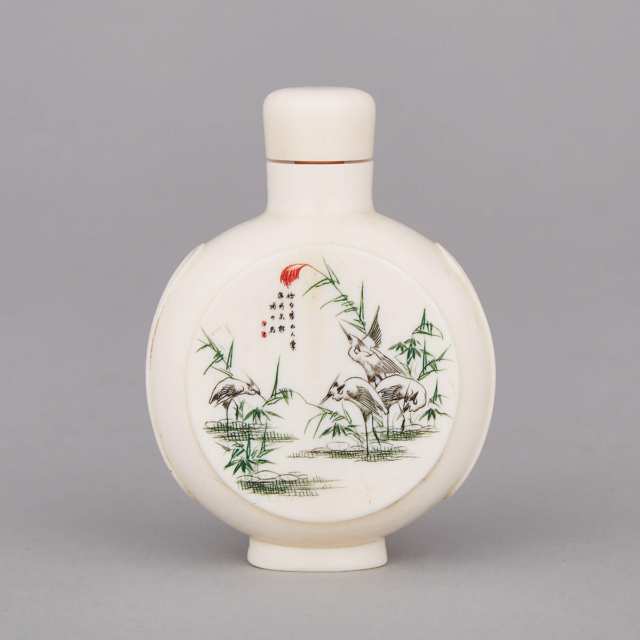 An Ivory Carved Snuff Bottle