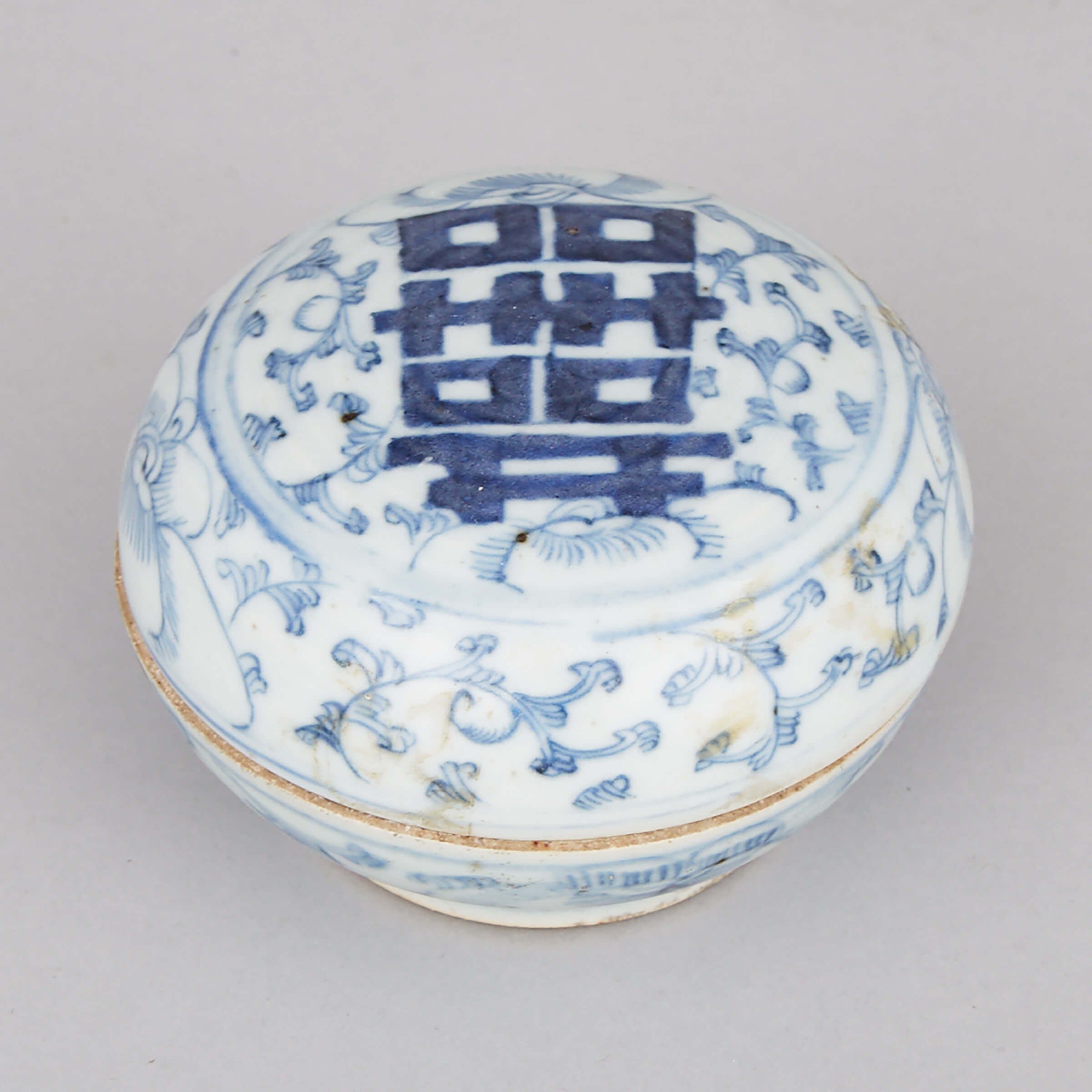 A Blue and White ‘Double Happiness’  Porcelain Paste Box, 19th Century