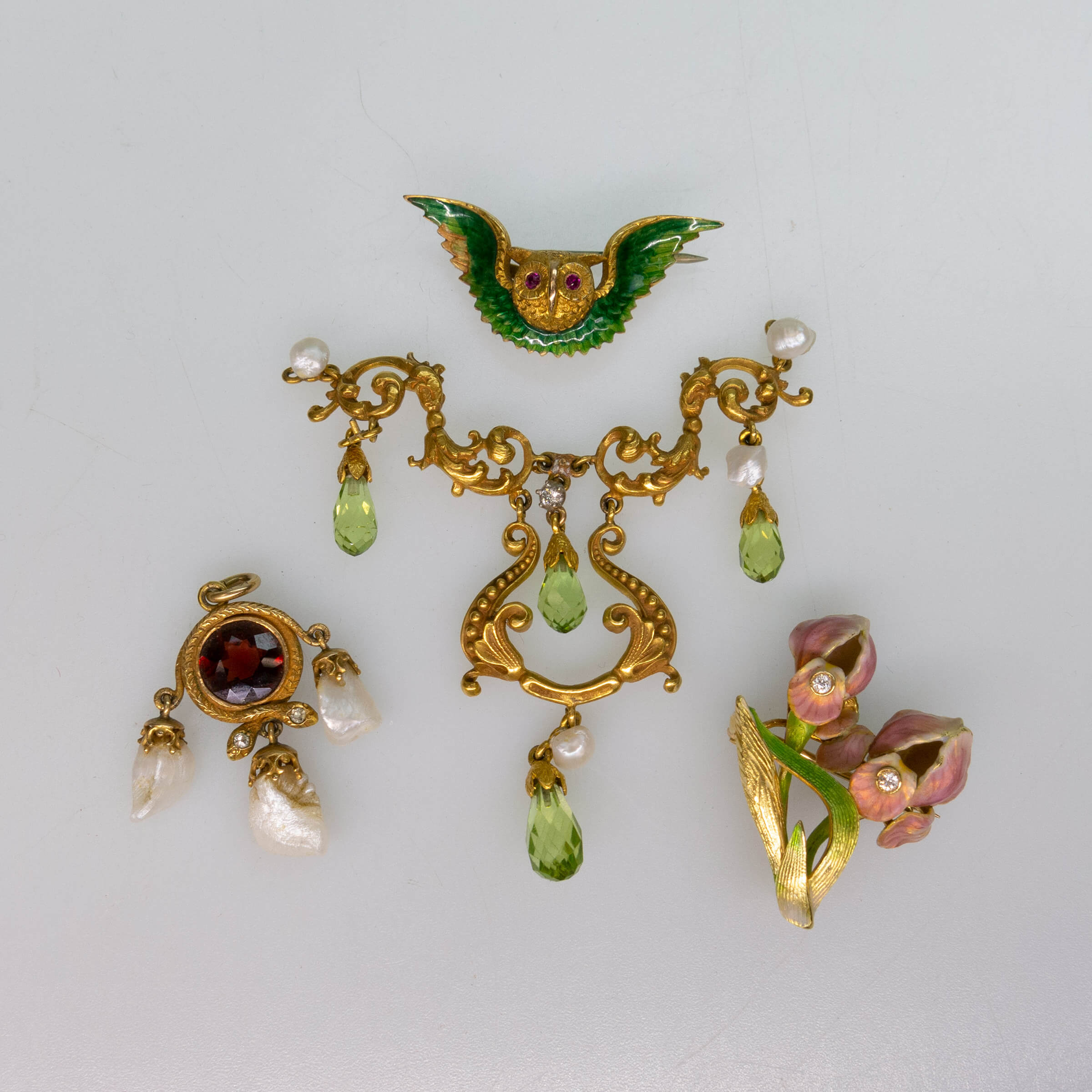 4 Pieces Of Vintage Jewellery