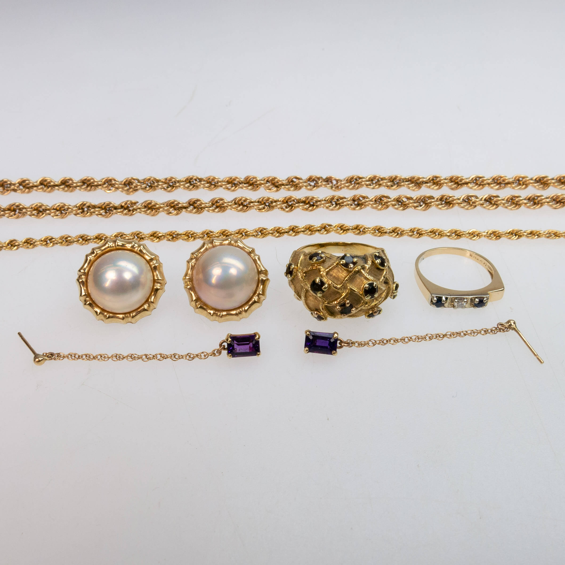 Small Quantity Of Gold Jewellery