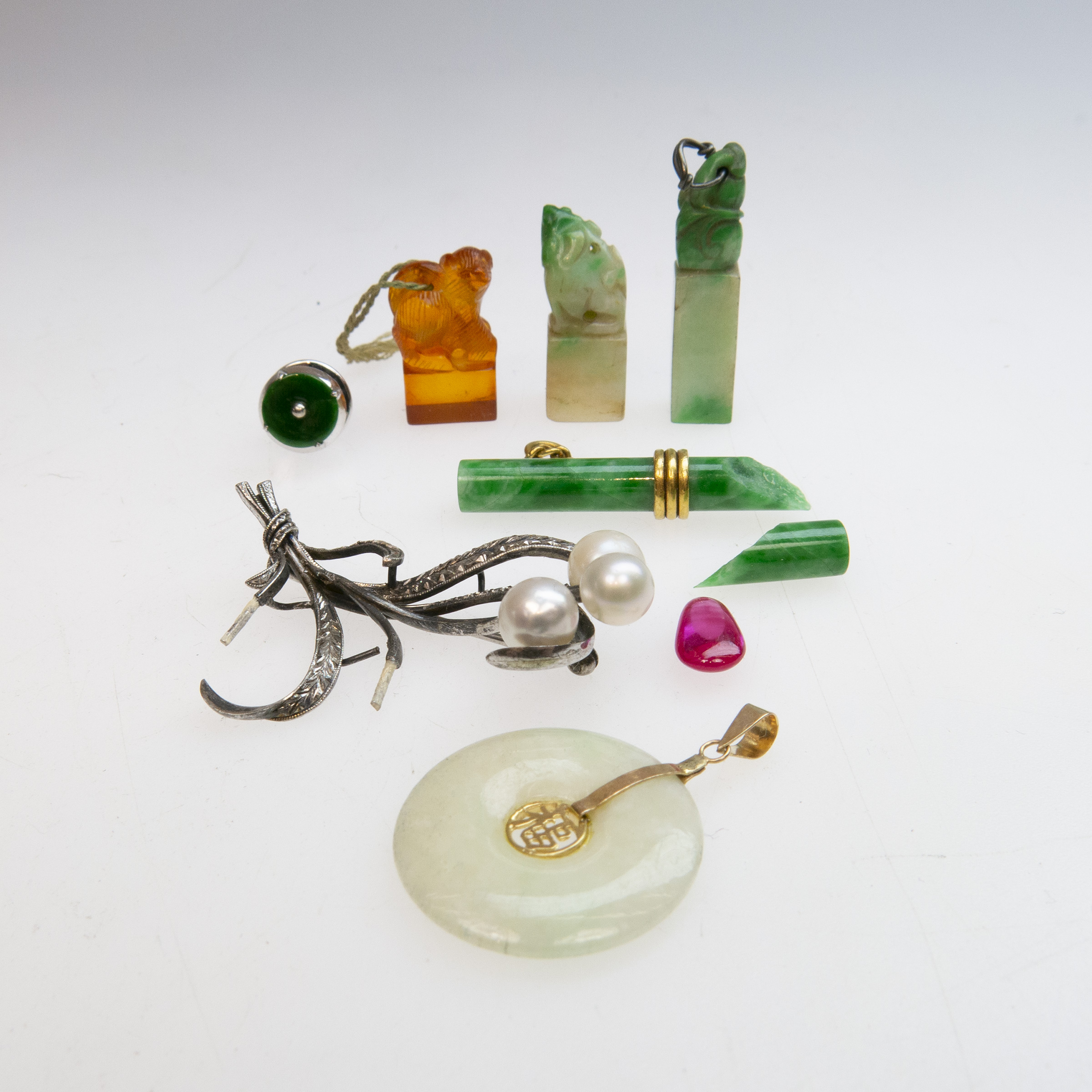 Small Quantity Of Jade Jewellery, Etc.