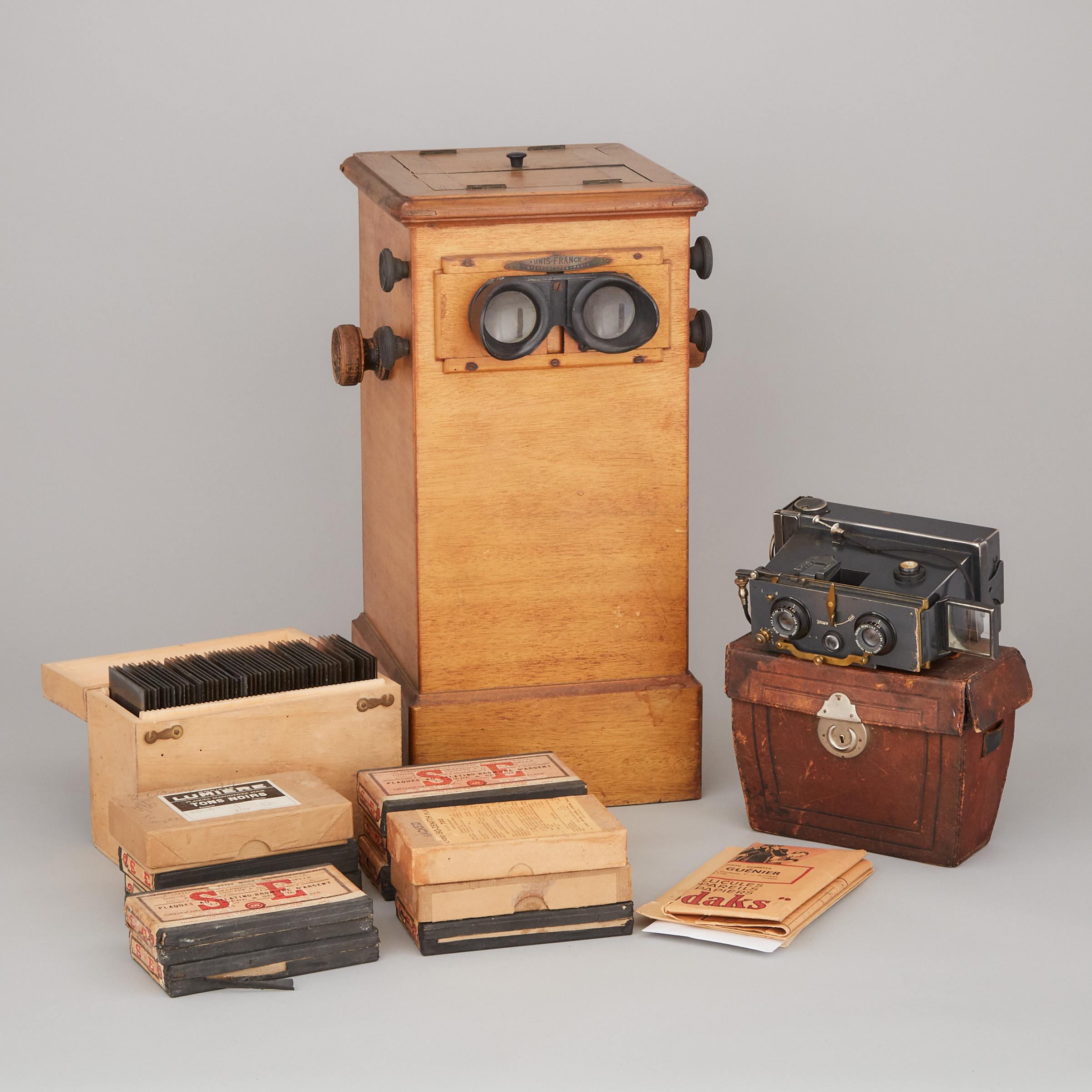Jules Richard ‘Verascope’ Stereoscopic Camera and ‘Unis’ Stereoscope, c.1910