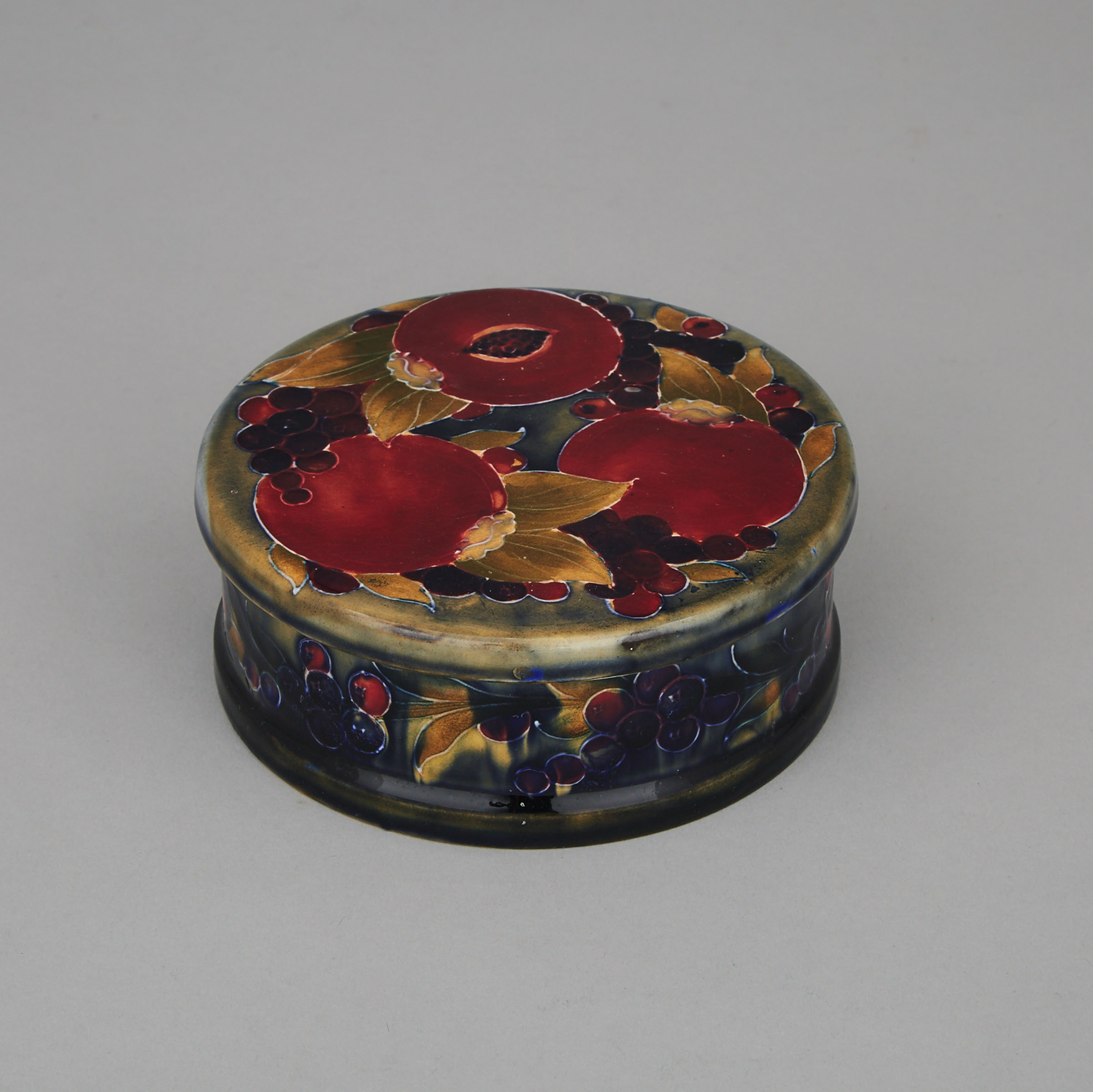 Moorcroft Pomegranate Circular Covered Box, c.1914-16