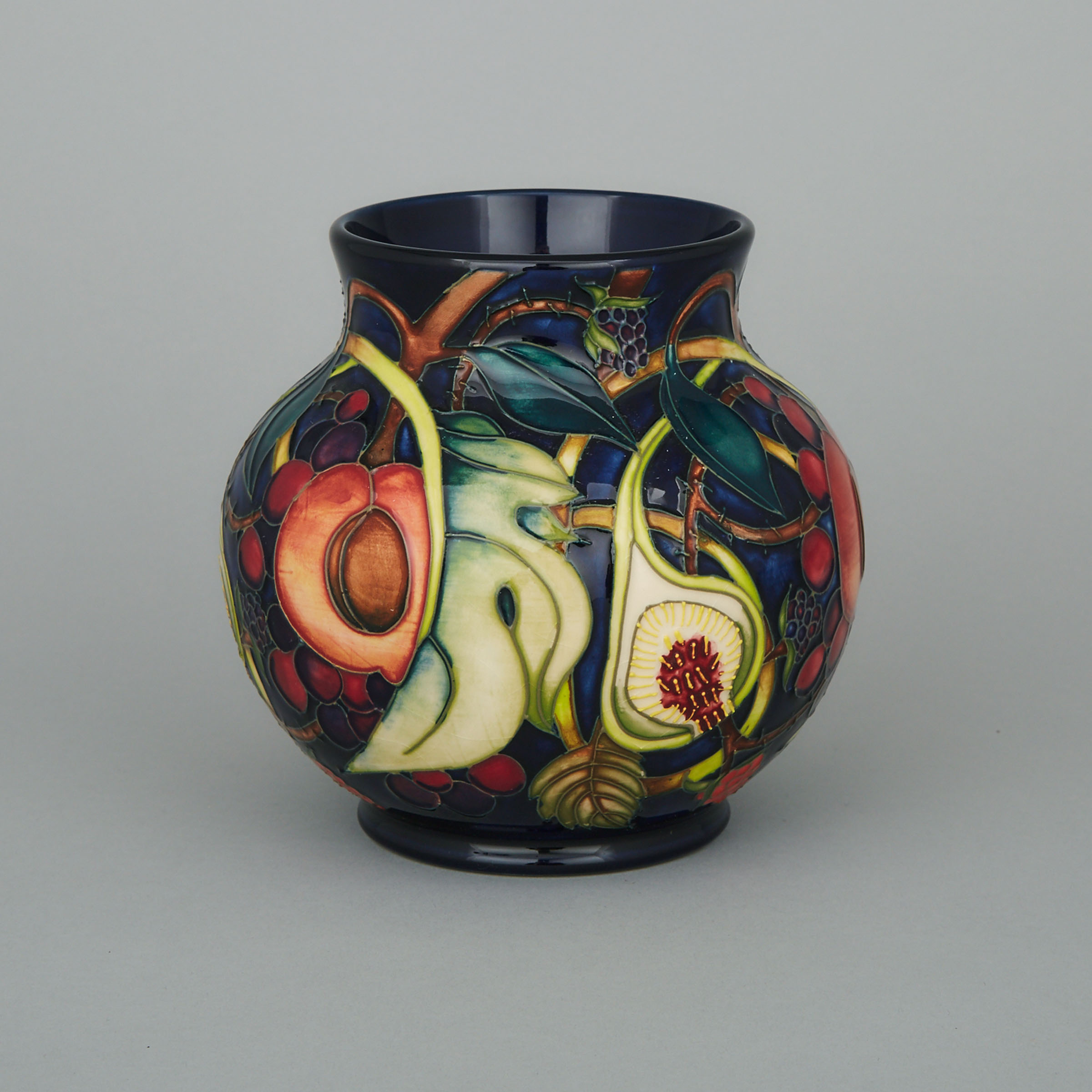 Moorcroft Queen's Choice Vase, 2002